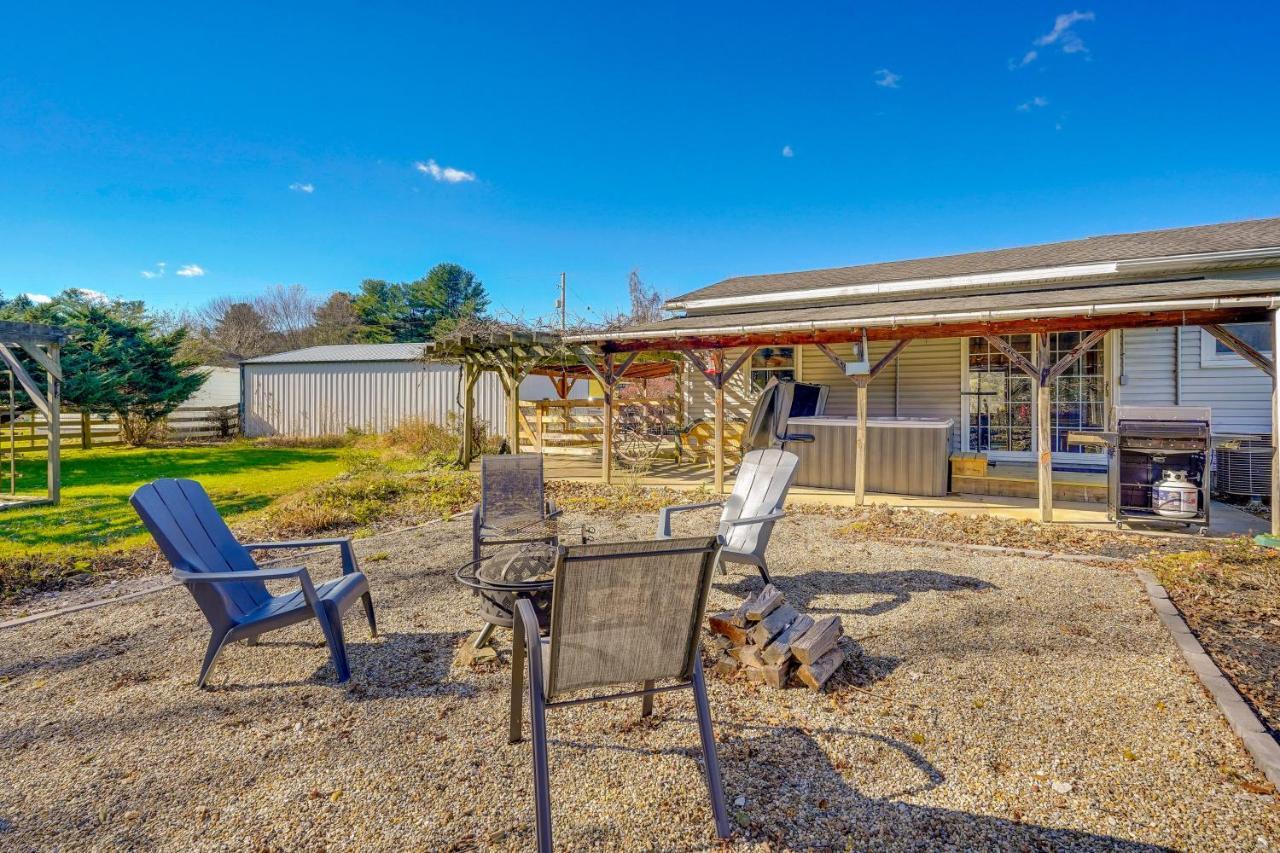 Вілла Hocking Hills Hideaway With Hot Tub And Fire Pit! Лоґан Екстер'єр фото