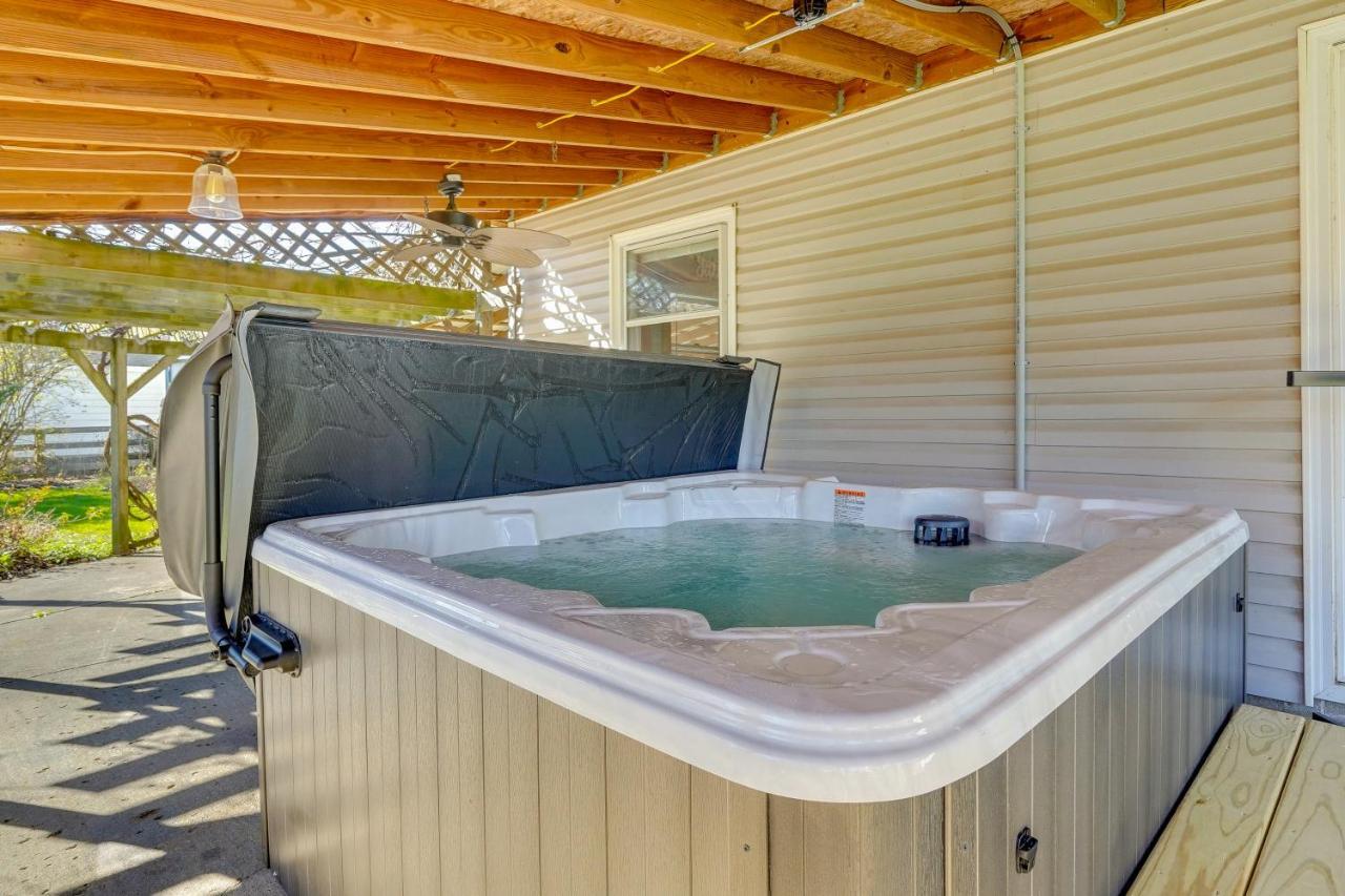 Вілла Hocking Hills Hideaway With Hot Tub And Fire Pit! Лоґан Екстер'єр фото