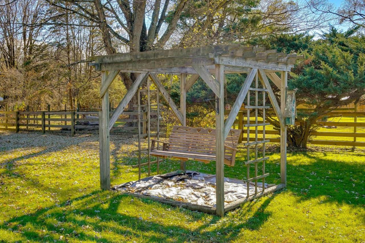 Вілла Hocking Hills Hideaway With Hot Tub And Fire Pit! Лоґан Екстер'єр фото