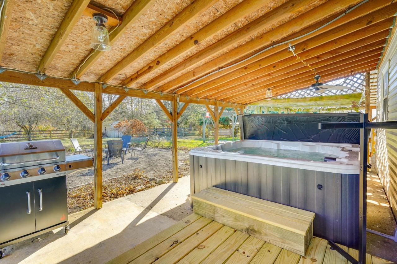 Вілла Hocking Hills Hideaway With Hot Tub And Fire Pit! Лоґан Екстер'єр фото